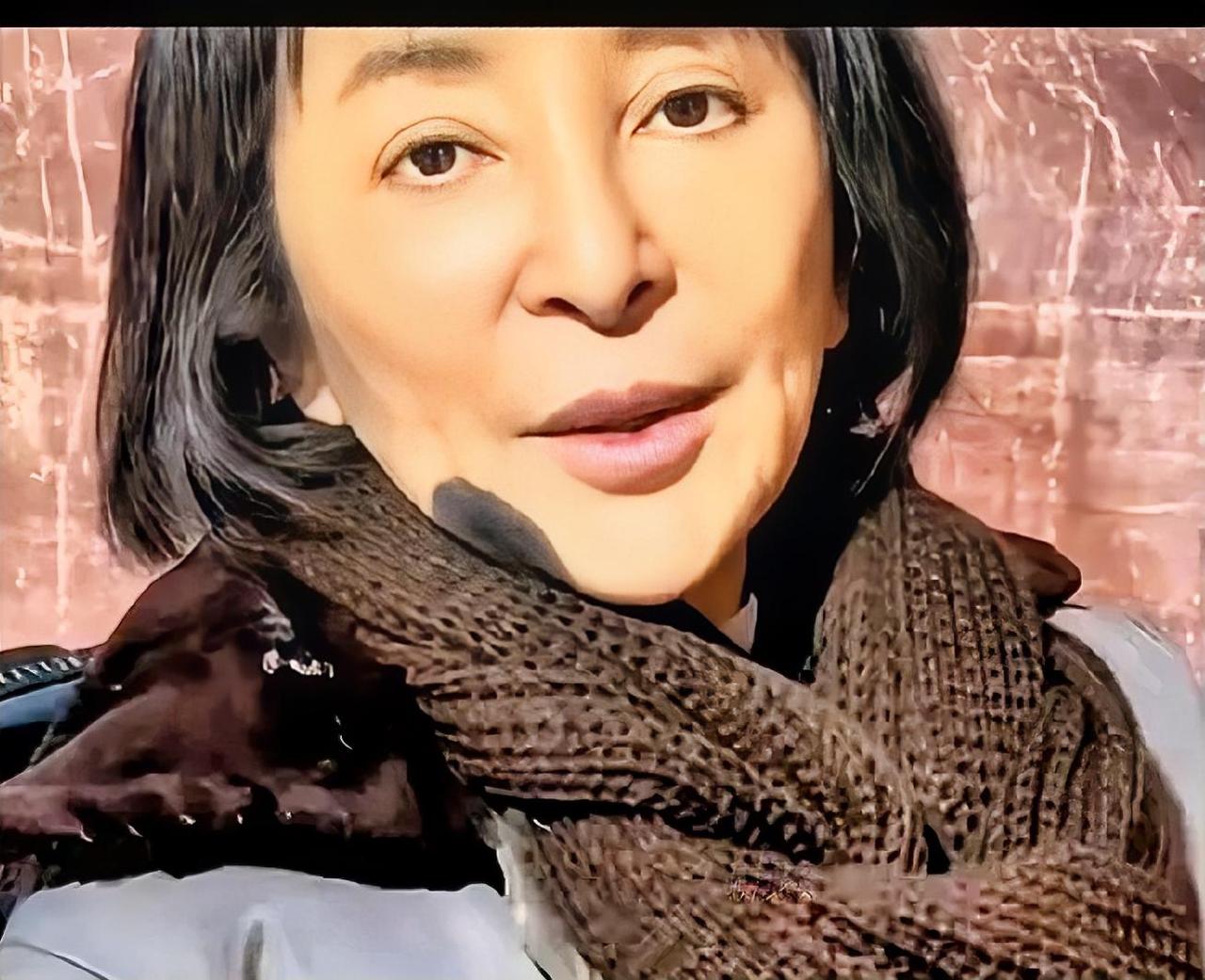 演员李勤勤一生三段婚姻，先后嫁给日本人、美国人、法国人，早年曾公开发言称绝不嫁给