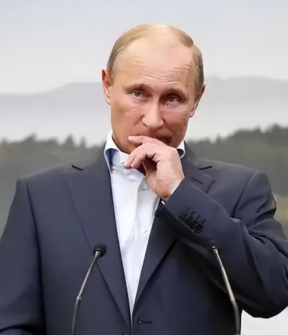 普京就扔了一句话，全世界的空气仿佛都安静了。


他说，美国的 “战斧” 导弹要