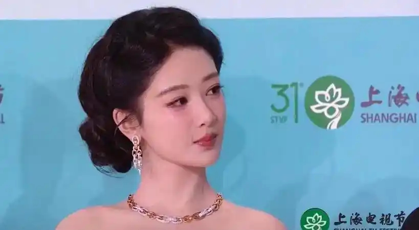 杨紫四提白玉兰封后！央视点赞背后，原来藏了这么多没想到，从被质疑到首位90后视后