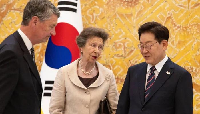 时隔8年再访韩！安妮公主与李在明青瓦台密谈，一句话让现场笑声不断！
7月14日，