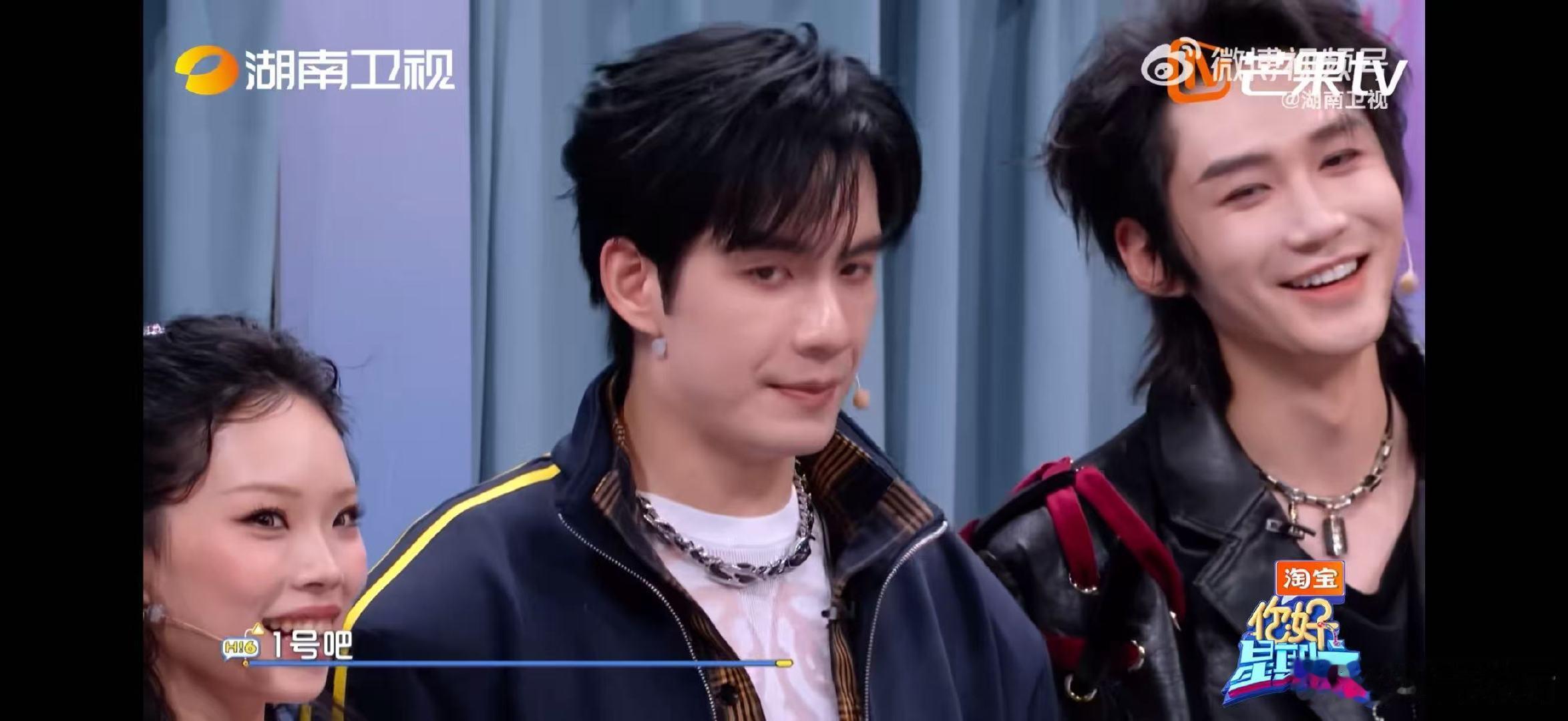 张颜齐机灵这块儿 你好星期六好六游戏名场面预定！张颜齐比 “5” 手势干扰视线，