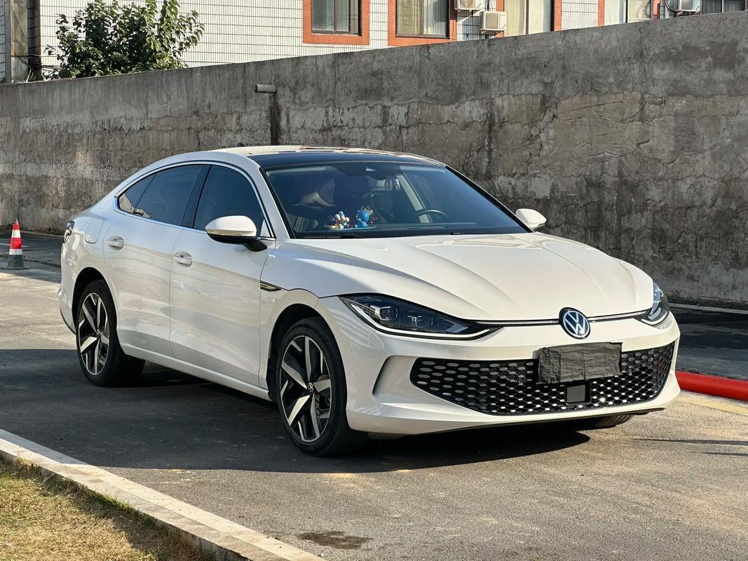 9-13万买德系运动轿跑？二手大众凌渡L，无框车门+大溜背
凌渡主打“宽体轿跑”