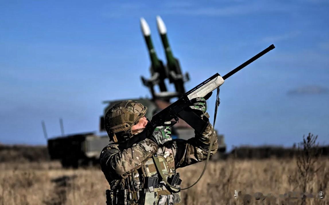 俄国防部11月13发布通报称：
    过去一昼夜，俄军防空兵器拦截并摧毁了乌军