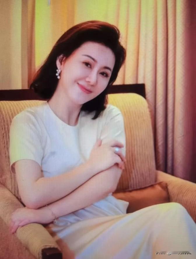 我今年四十八岁，生肖属牛，身体健康，至今单身没有结婚，也没有领养孩子。现在还有未
