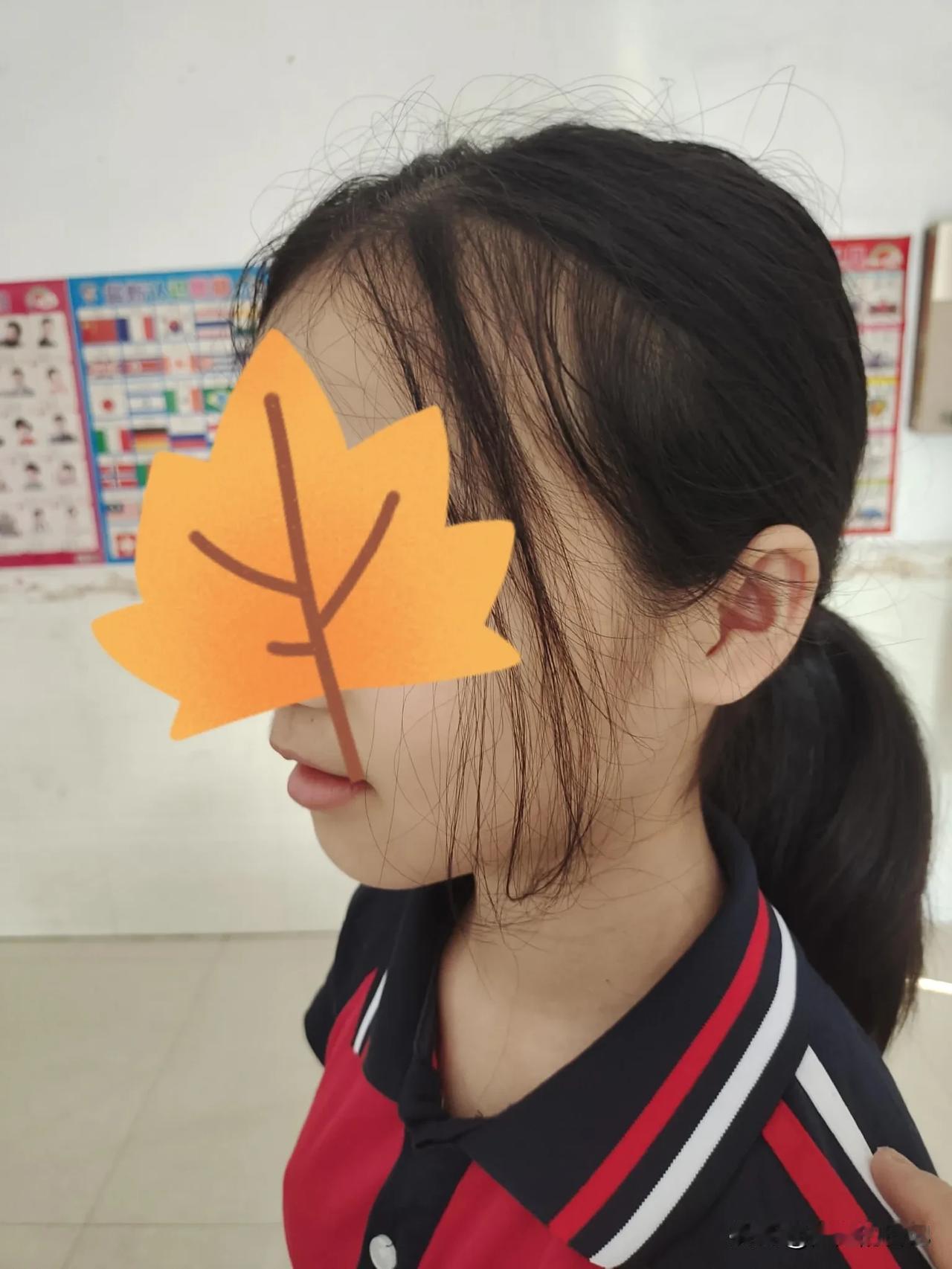 真被我女儿给气到了，非要留什么章鱼须刘海发型。让她把头发绑完到后面去她还说这样好