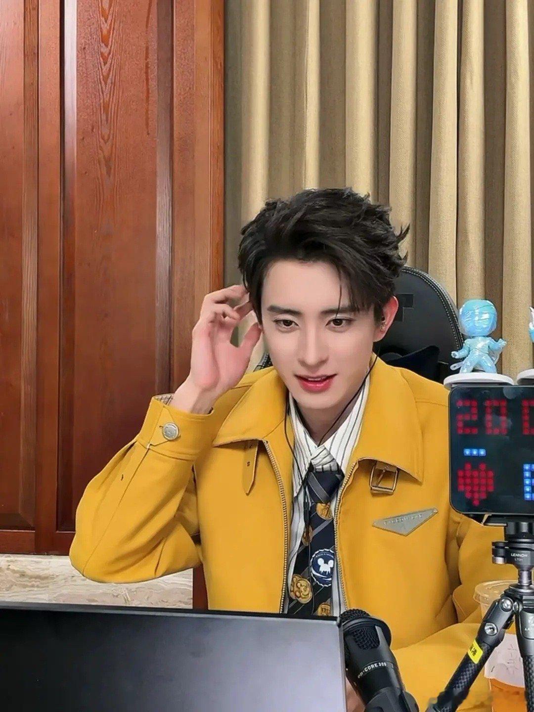 敖瑞鹏直播打游戏这个状态也太好...敖瑞鹏现在正在直播打和平精英，看看主播状态怎