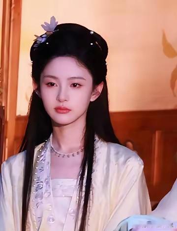 赵晴 脸变清秀了 