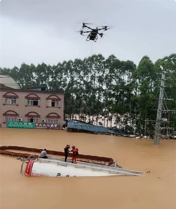 原来无人机已经在干这些硬核工作了国产无人机首次飞越8848米珠峰广西救援物资投放