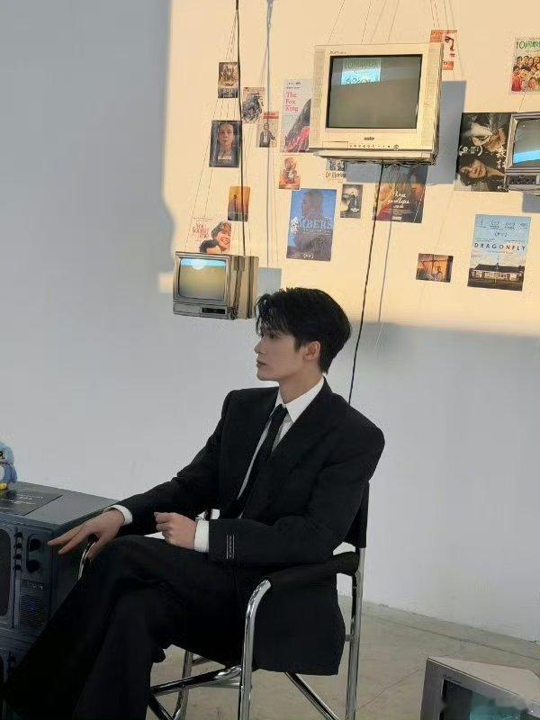 央视五四晚会官宣檀健次五四之夜，又一位青春面孔正式解锁！确认加盟央视五四晚会，即