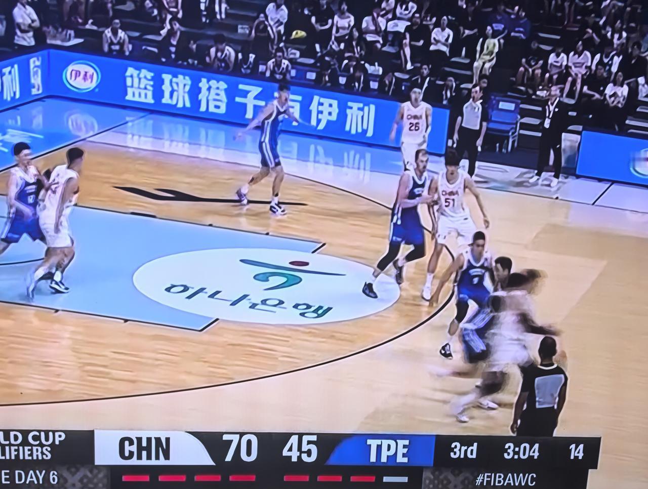 中国男篮三节领先24分！
中国男篮与中国台北男篮的比赛波澜不惊，由于两队的实力比