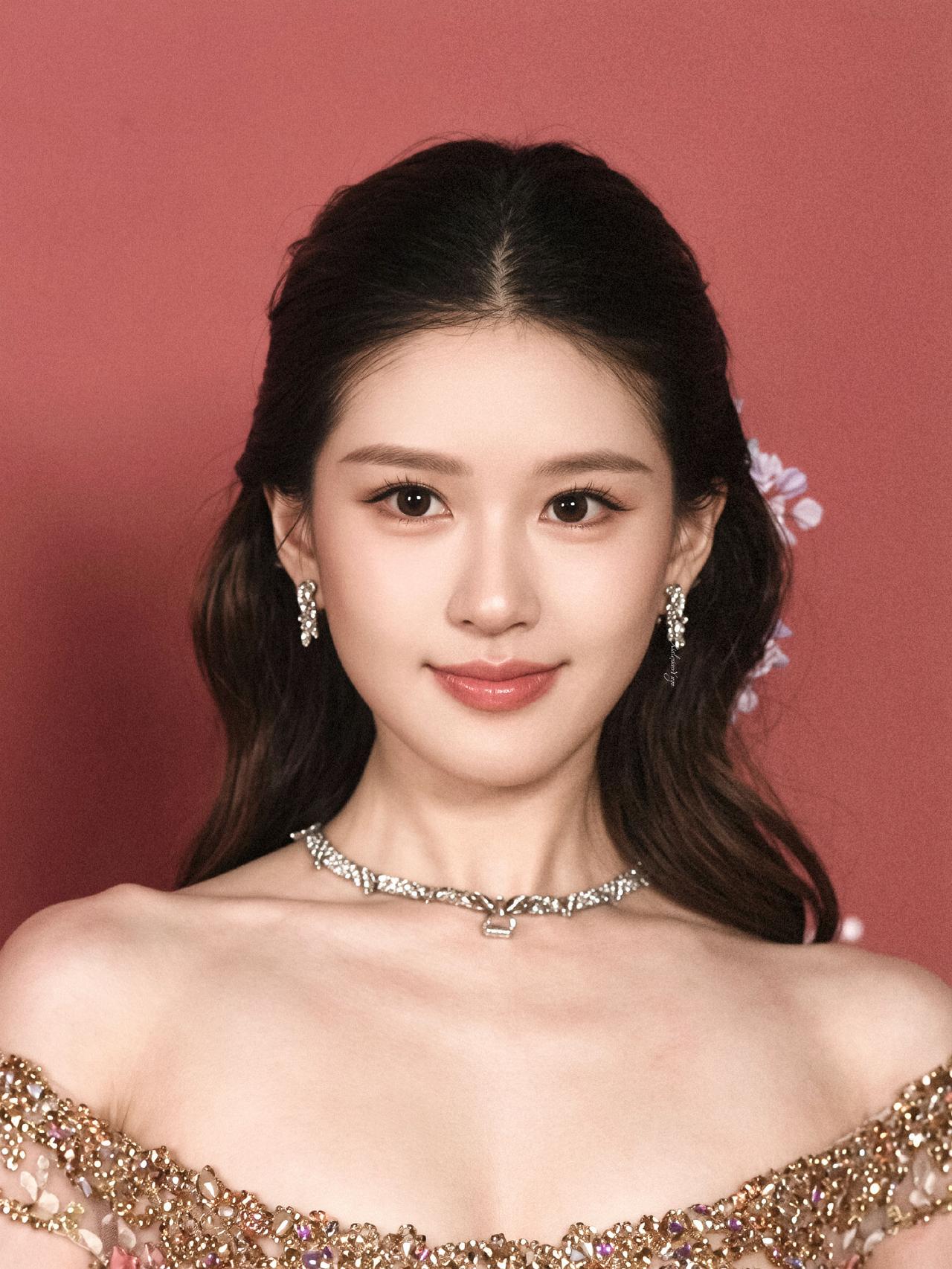 赵露思怼脸生图来袭，好美丽的女人，这状态还是那么好赵露思清冷感 赵露思古早图