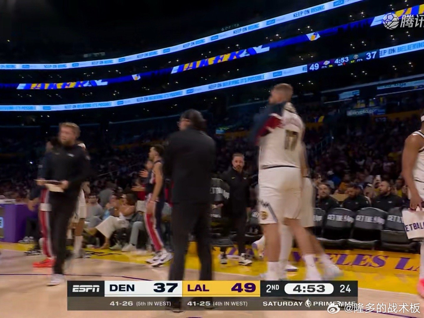 掘金连得5分，雷迪克暂停调整一下掘金vs湖人