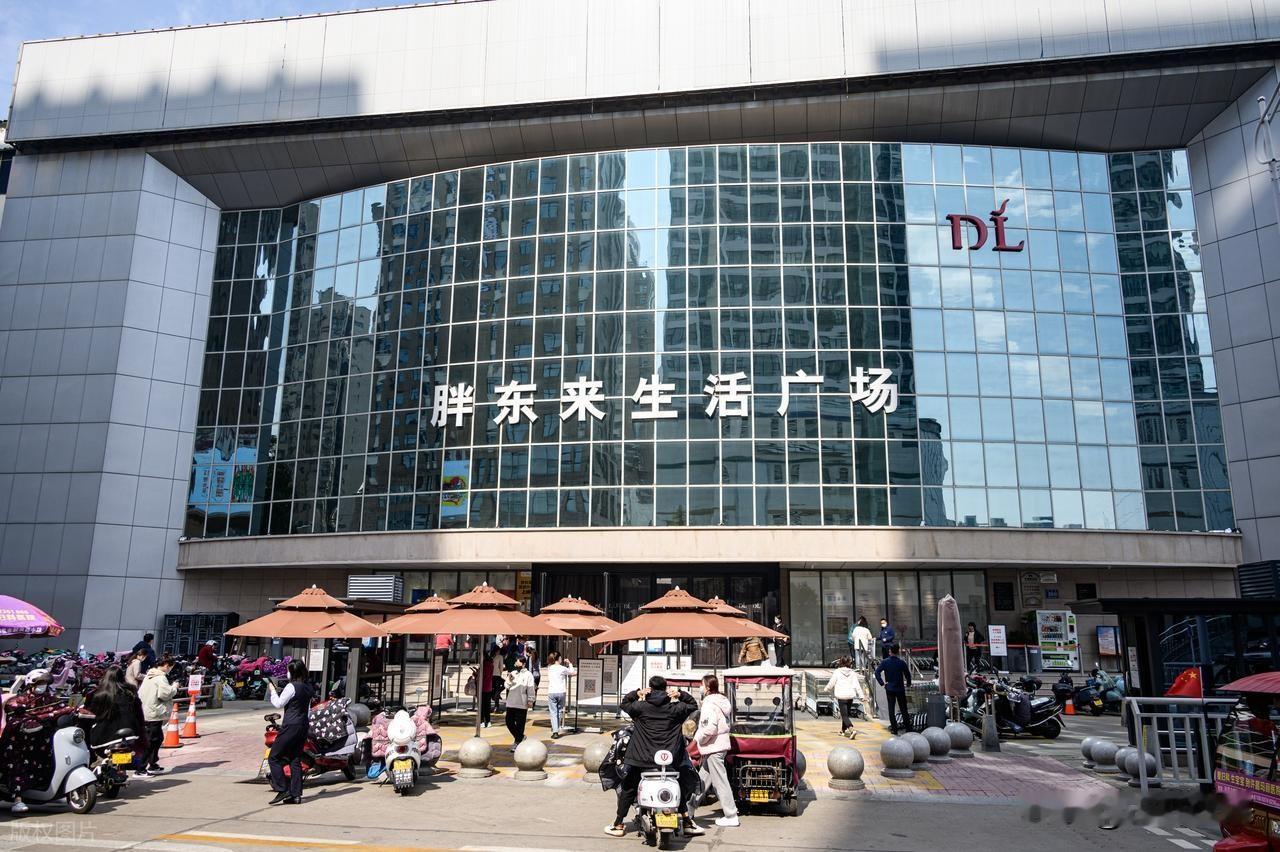 年赚上亿照样关门！胖东来许昌核心店宣布闭店，真相不是亏损
 
刷到胖东来超市实拍