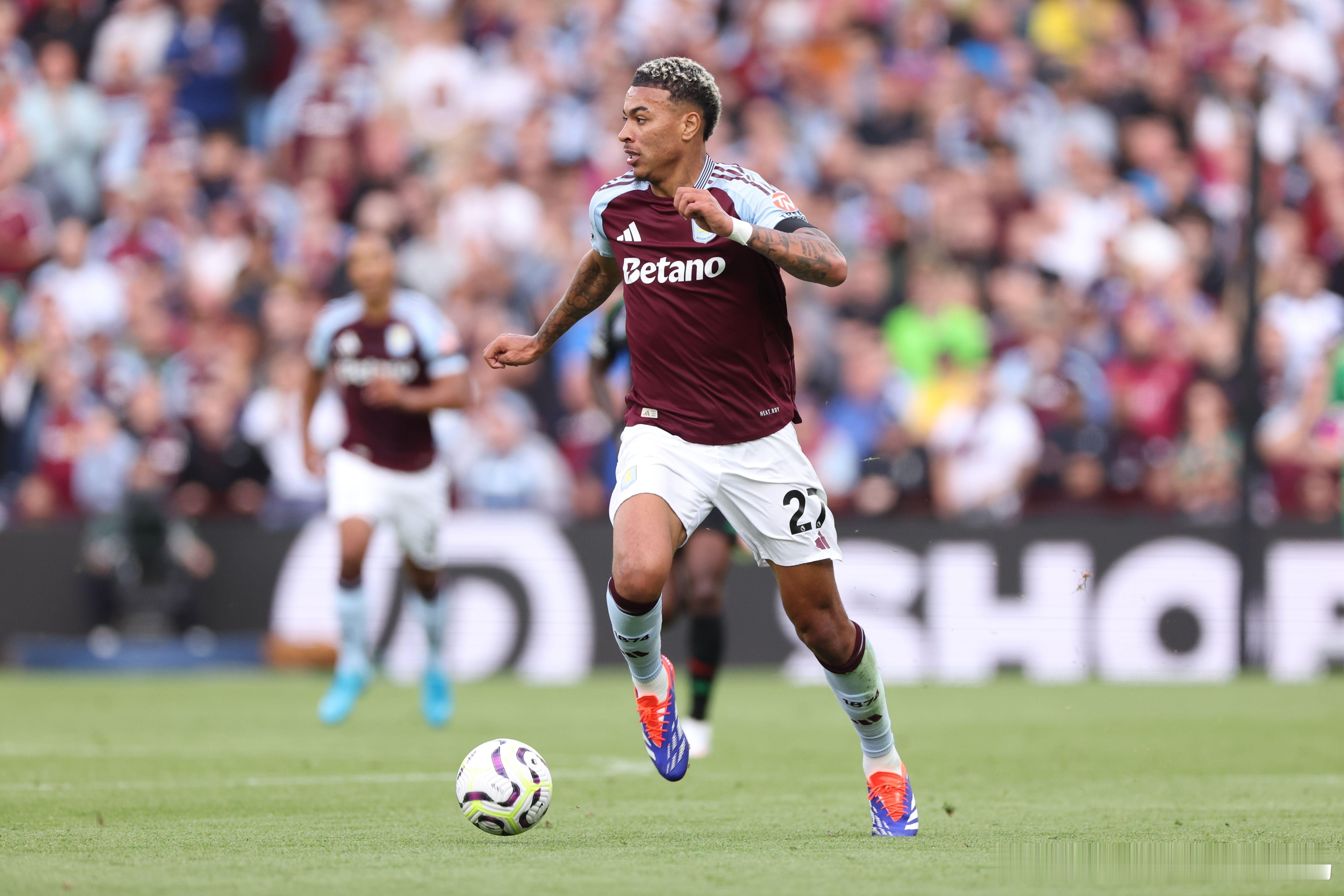 若罗杰斯能复制苏亚雷斯13/14辉煌表现，维拉有机会夺冠！阿斯顿维拉能否击败曼城