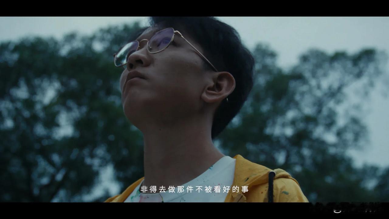 刚刷到#河蚌青年#最新出的一期，主题是坚持！比亚迪这一路以来的坚持，不忘初心，一