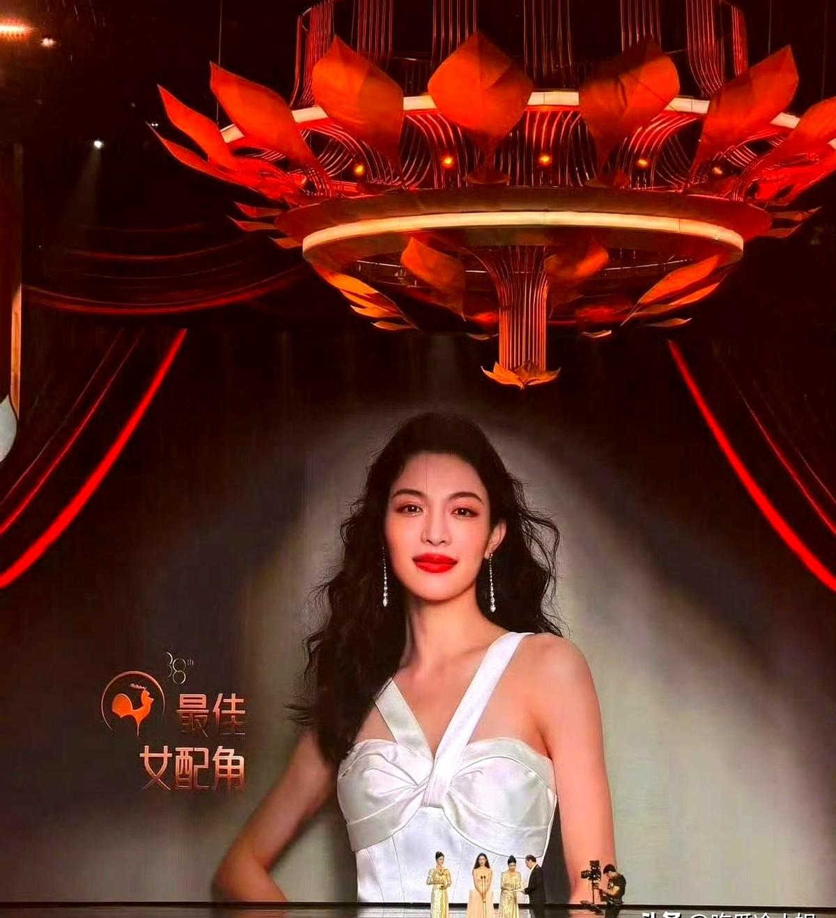 这次金鸡奖配角奖的结果，有点意思。袁富华拿男配真没话说，他演《水饺皇后》里的市井