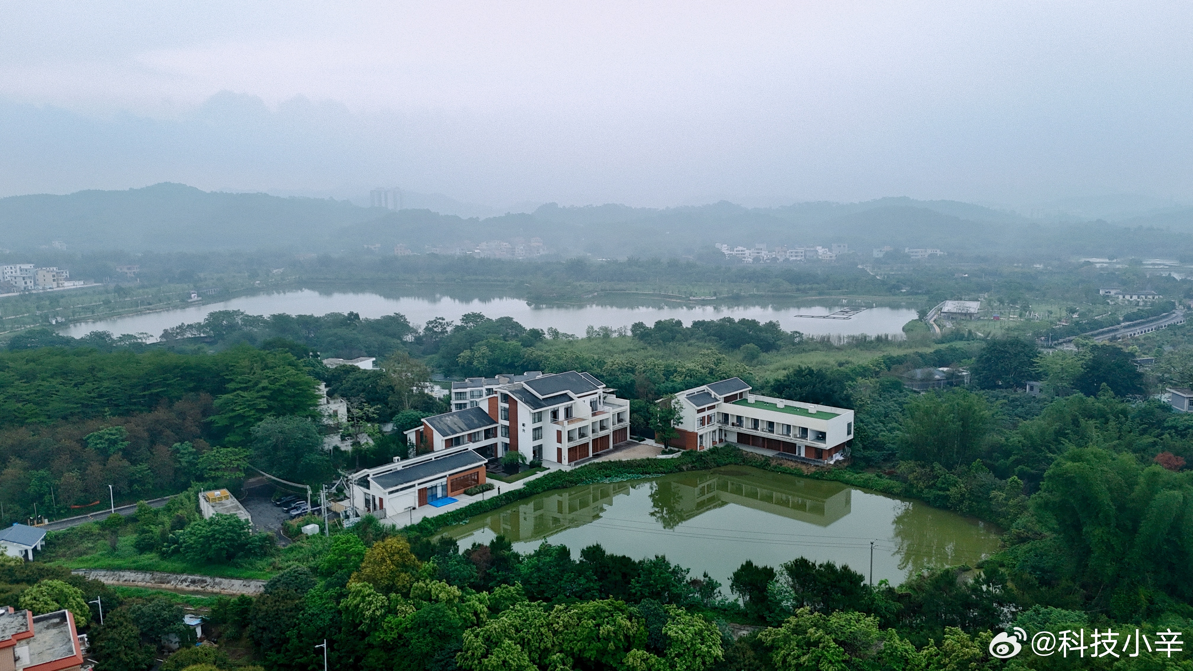 早上在这种地方醒来，还是挺不错的。山里面的清净[吃瓜]  ​​​