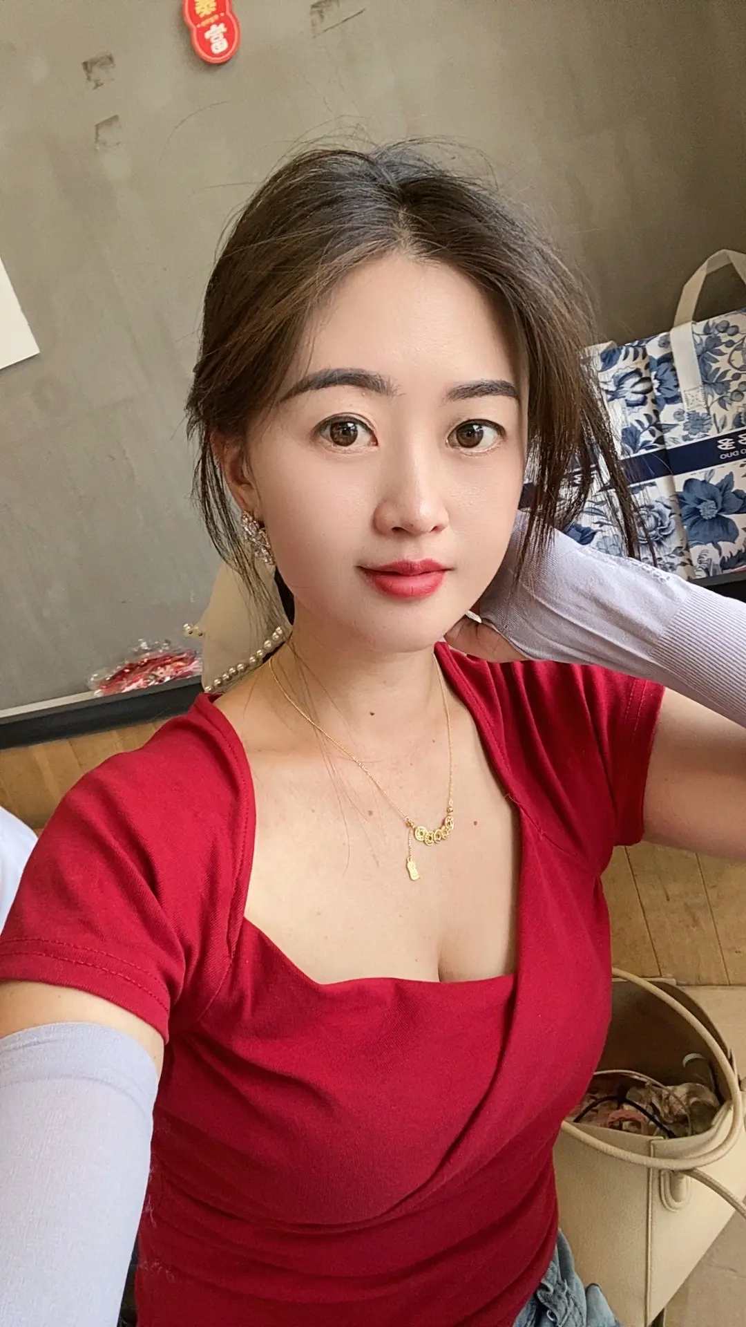 不知不觉就成了这个节日的主角，从女儿，到妻子到母亲，特别的节日里，祝母...