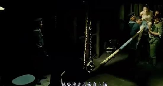周迅在拍《红高粱》时的高粱地那段戏的时候，她对朱亚文说：不要顾忌自己会受伤，怎么