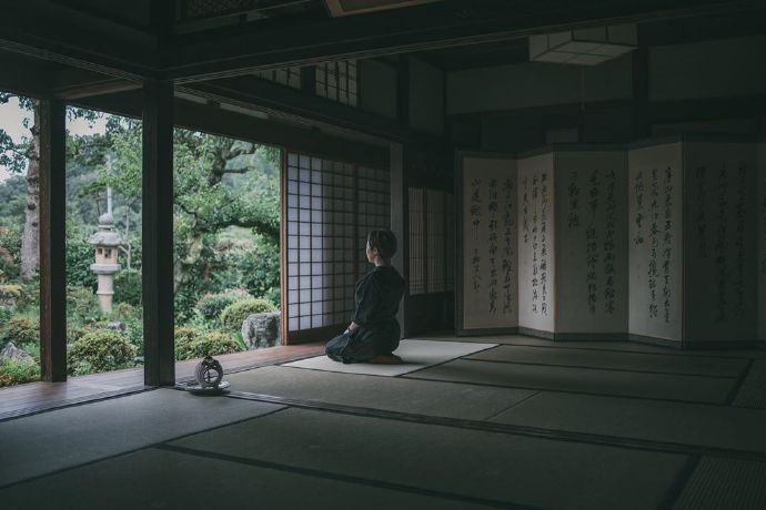 做事要花未全开月未圆，做人要“求缺惜福”。——曾国藩 