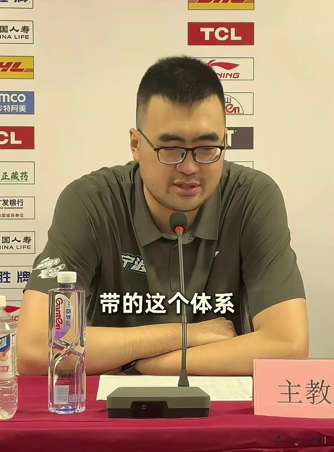CBA者教练是真不好当啊，就连学霸张兆旭都头疼。众所周知昨天宁波队主教练缺阵，张