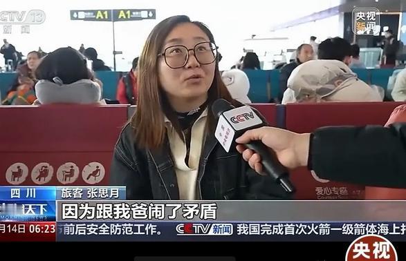 重庆，一女子跟自己老爸闹了点矛盾，一时上头，整整一年没踏过家门。眼看马年春节越来