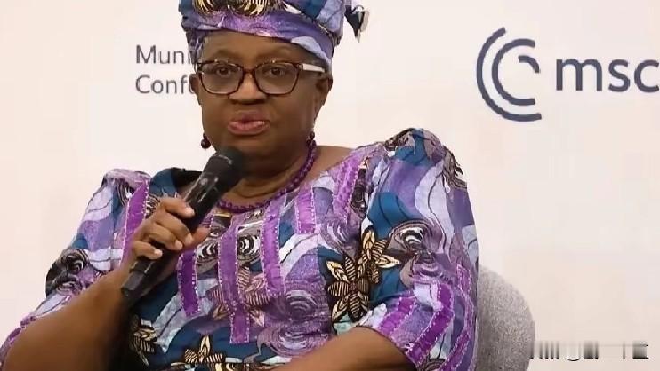 新加坡《联合早报》2月14日晚报道：世界贸易组织总干事伊维拉呼吁中国改变以出口促