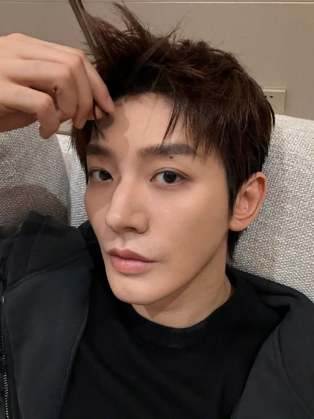 邓为自拍live邓为侧颜自拍邓为自拍live有～这个侧颜也太优越了吧！真的好帅！