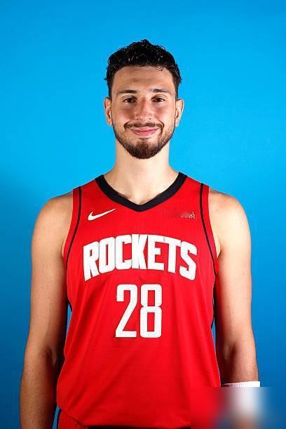 杜兰特一肘推翻里夫斯，火箭领先6分崩盘。
第三节，杜兰特一个发力，直接把防守他