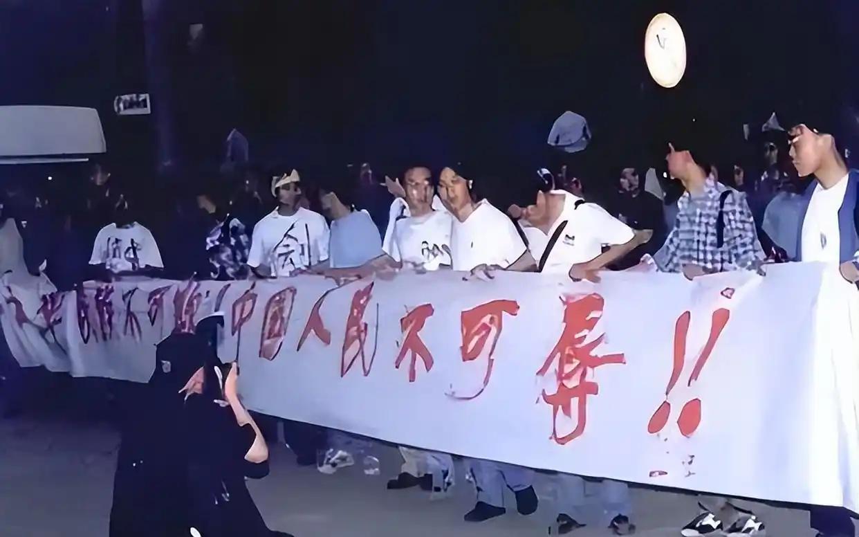 1993年7月23日，原本按照既定计划在印度洋国际水域正常行驶的“银河号”突然被