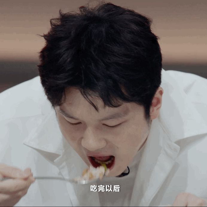 樊振东厨综首秀樊振东一饭封神2一饭封神赛场所向披靡，饭桌依旧全力以赴！樊振东综艺