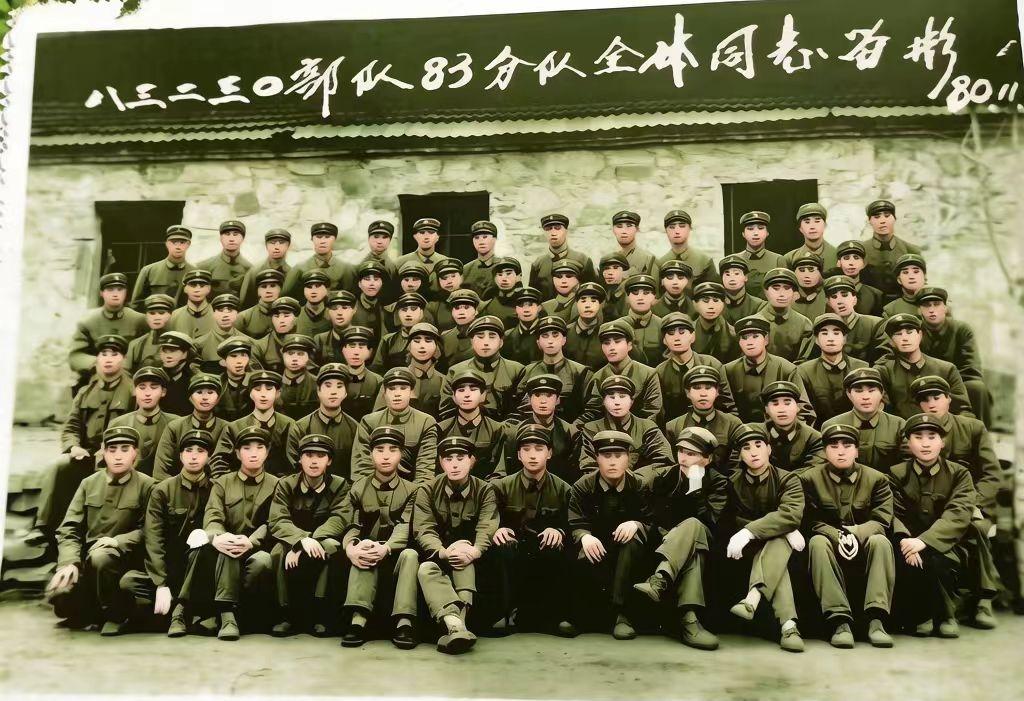 对退伍老兵用“老班长”，相互称谓。我还真不敢应答。
打开手机，看有关退役军人话题