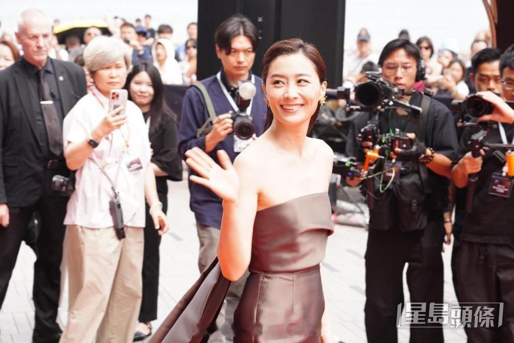 星岛：陈法拉短暂回港停留一天 否认接拍李安《金山》 澄清与章子怡双女主传闻：早期