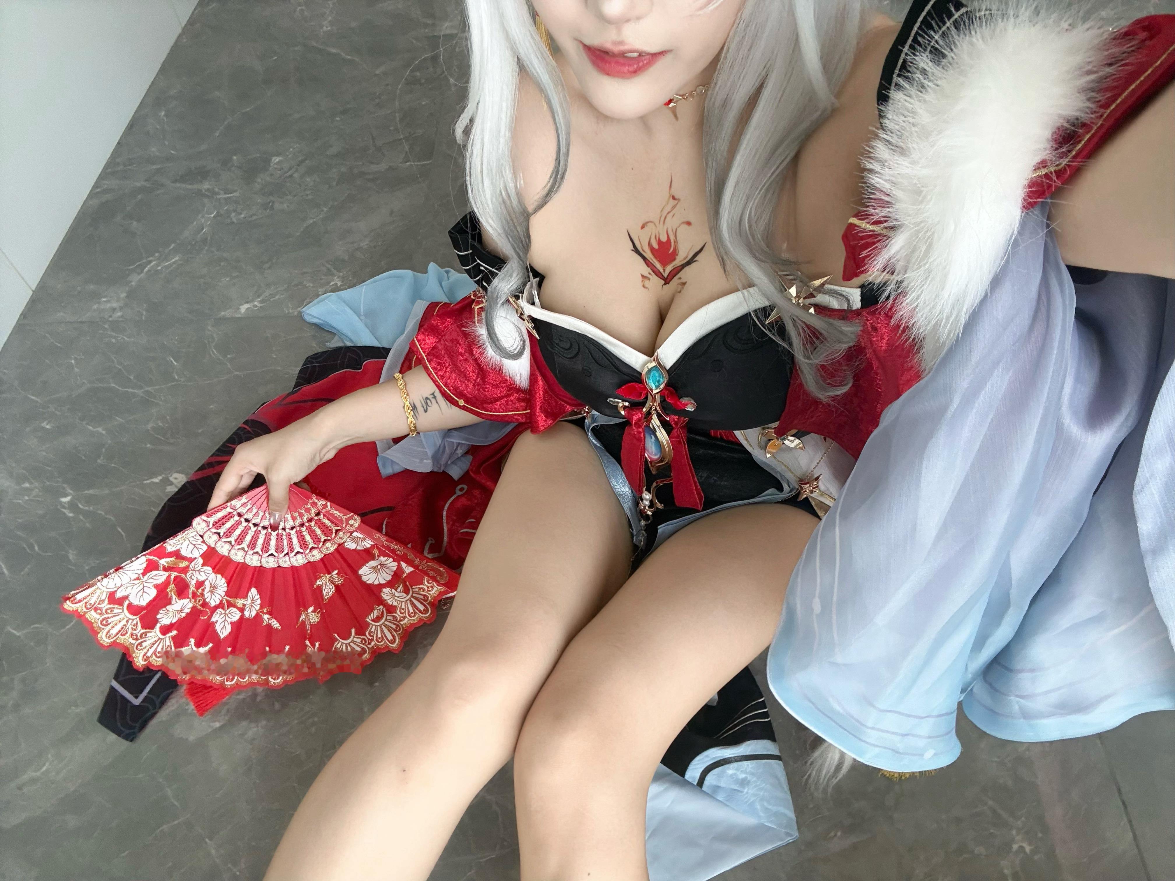 鸣潮[超话]COS[超话] 两种 ​​​
