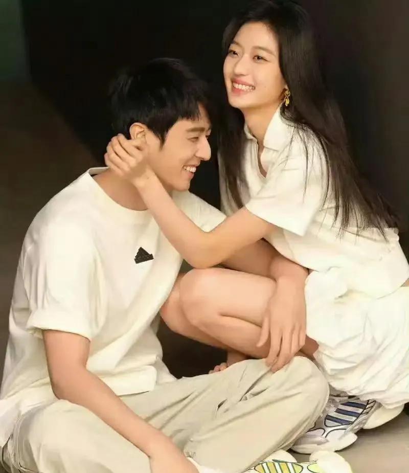 陈靖可孙千引发热议！
6月15日，陈靖可孙千突然引发了热议，这次不是两人的绯闻恋
