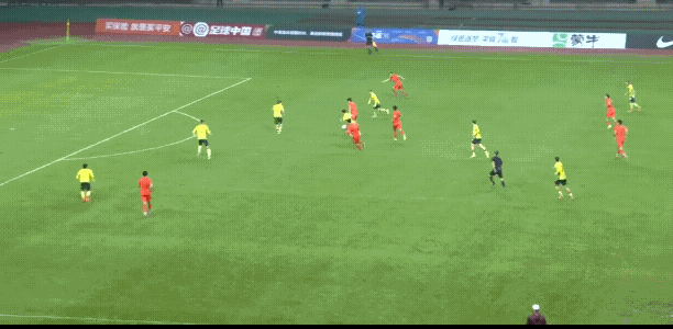 我们进澳大利亚这个球真的是太不容易了，我们终于扳回一球，国足U19暂时1：2落后