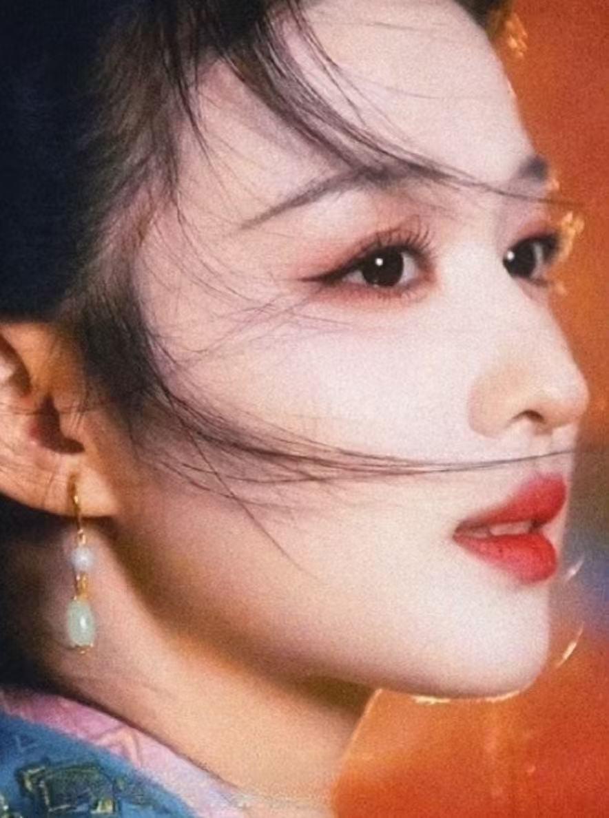 我有一种强烈的预感，
王楚然，
大概率要凭今年春晚的王昭君，彻底迎来影视资源的大