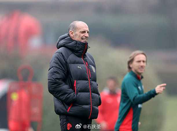 【罗马诺】关于阿莱格里，目前各方都保持着最大的尊重，他本人则全身心专注于米兰德比