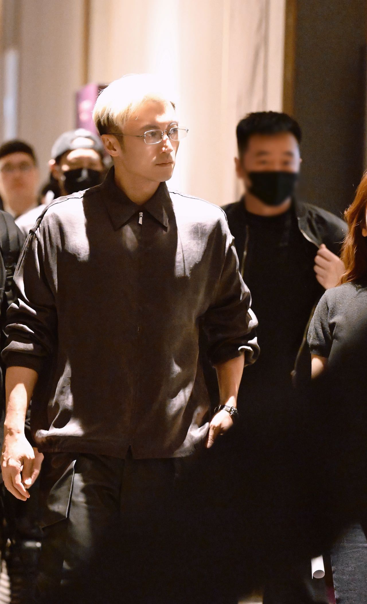 泉州偶遇谢霆锋 确认过眼神，是连背影都帅到让人腿软的男人🤤 这生图颜值太能打，