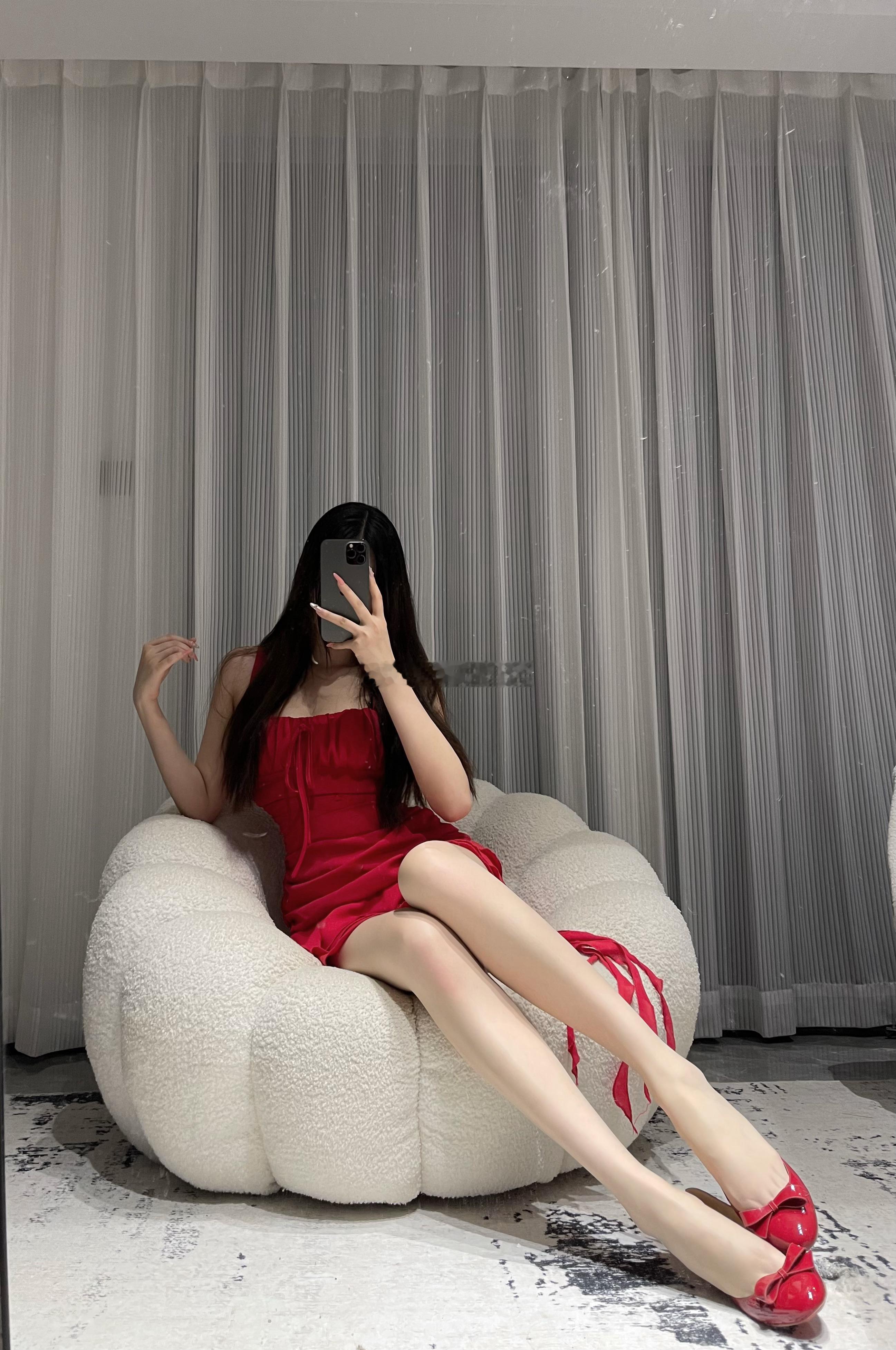小红裙就应该搭小红孩儿绫「映」绫lingtouch绫吊带袜