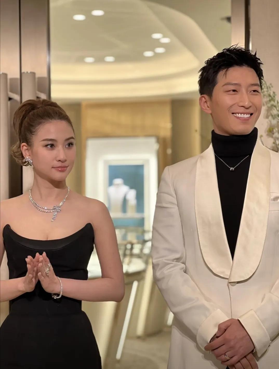 豪门千金和他的白马王子！两人好久没有同框了，这次合体了打破传言，他拍山楂树那会，