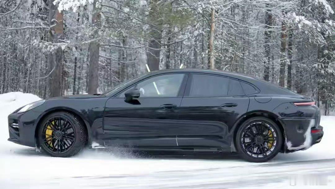 保时捷Panamera改款原型路测图曝光改款帕美要来了，这外观怎么样