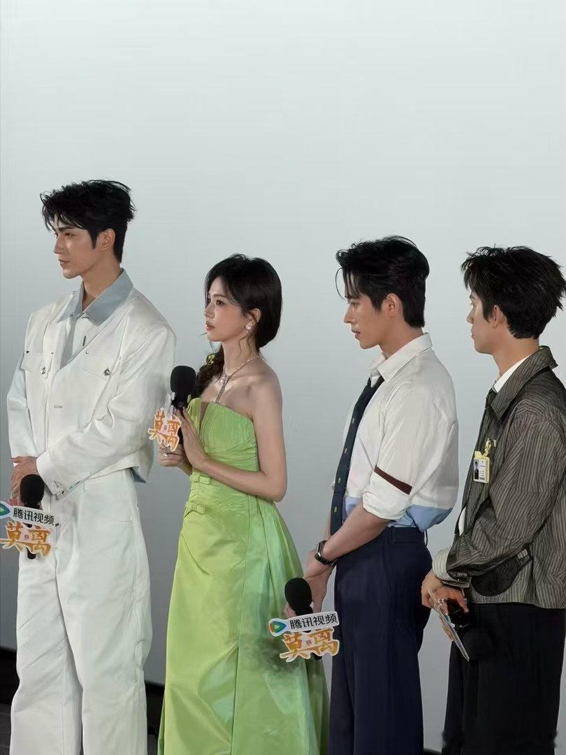 白鹿丞磊合唱方寸之间 两位主演亲自登台献唱剧集主题曲，无需后期修饰唱功依旧在线，