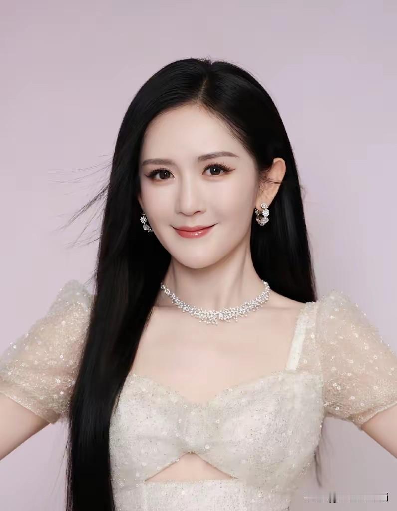 谢娜说，你们录屏吧，我答应你们明年开一场演唱会。我这一场演唱会很成功，就再开一场