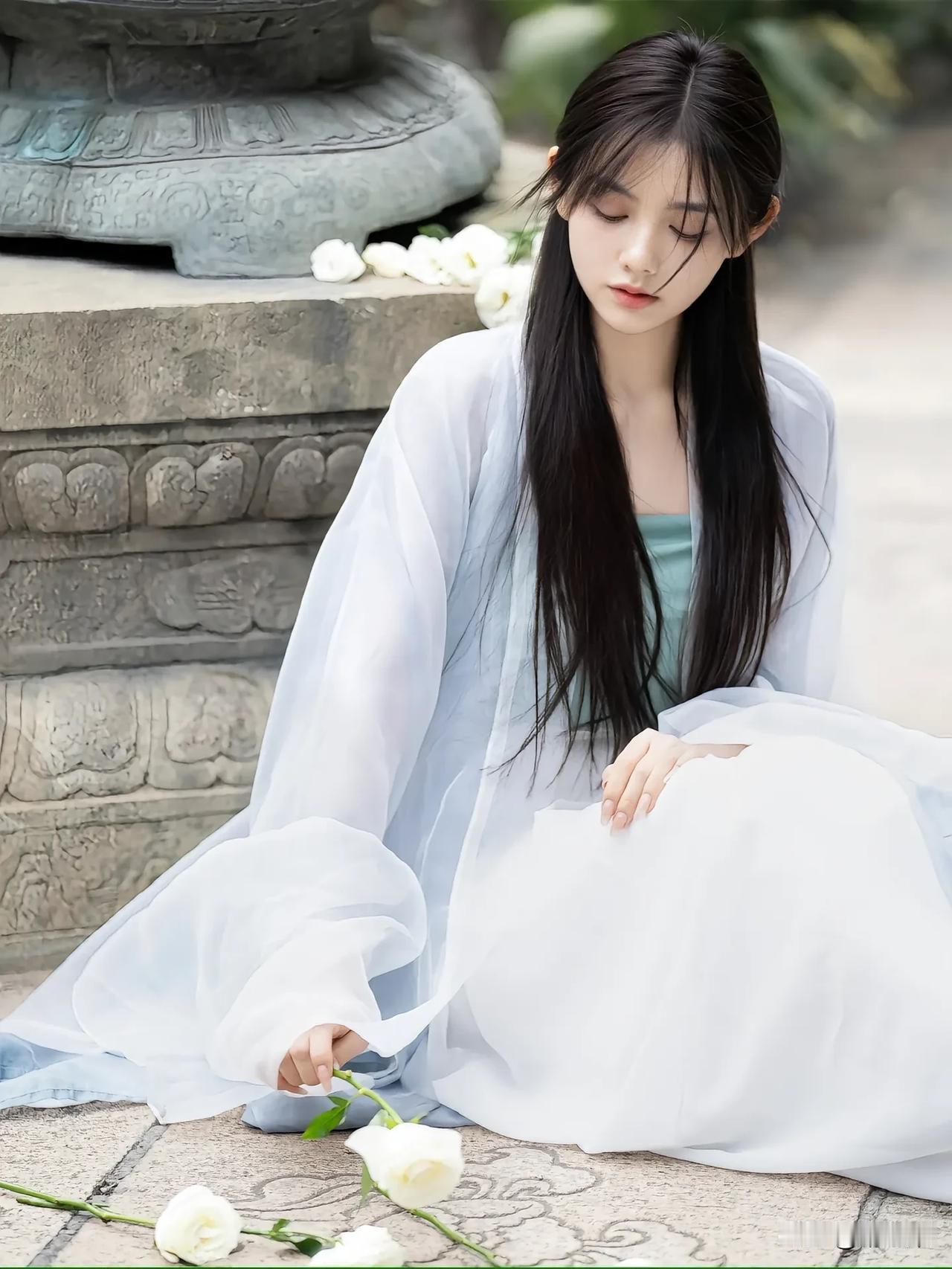 幸福就是在平淡日子里，有家人围坐身旁，桌上饭菜冒着热气，窗外阳光正好，偶尔还能和