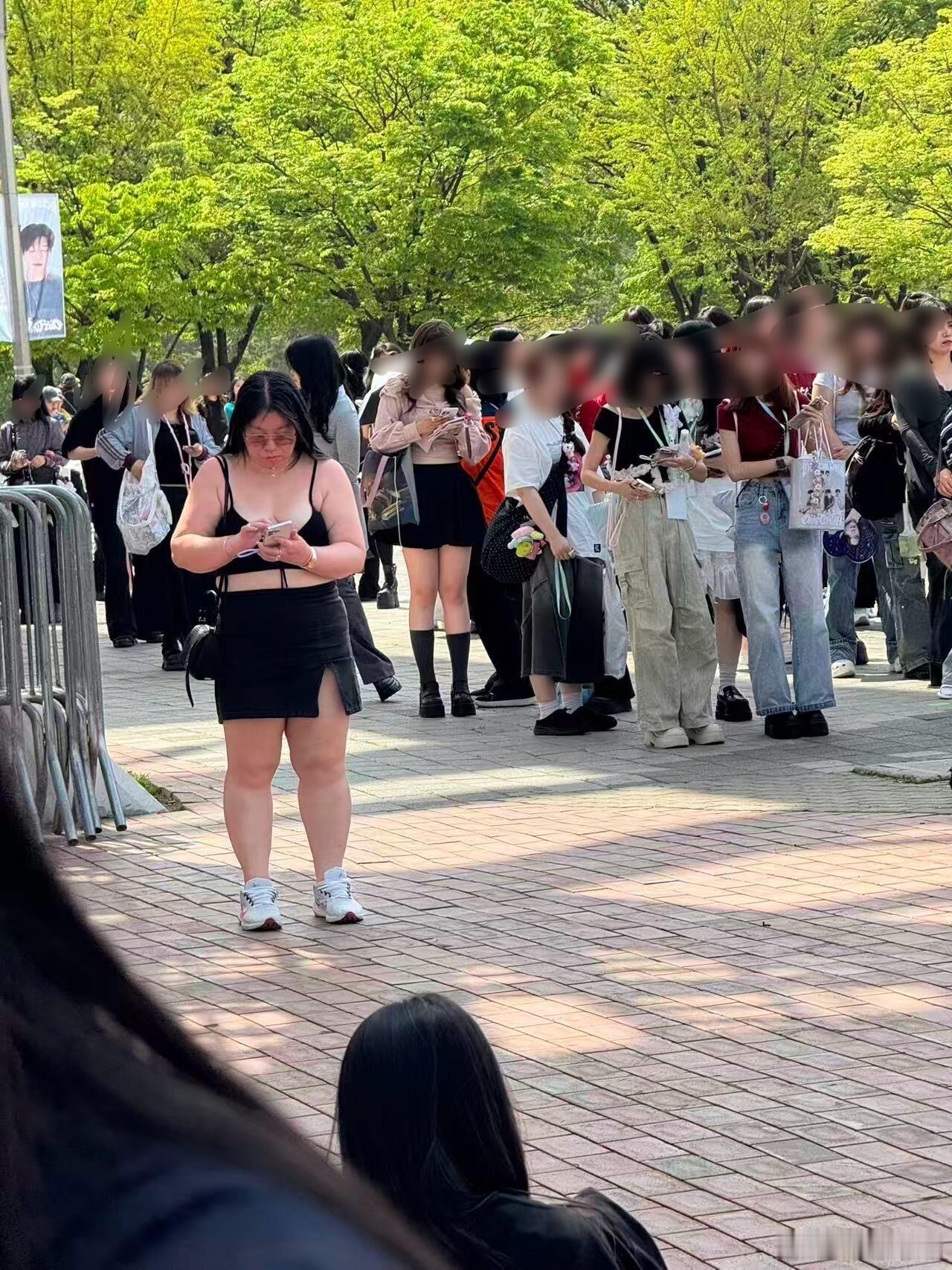 我勒个王斯还是那个王斯，她还去韩国追nctwish了，sdfj也算是排毒了花园妹