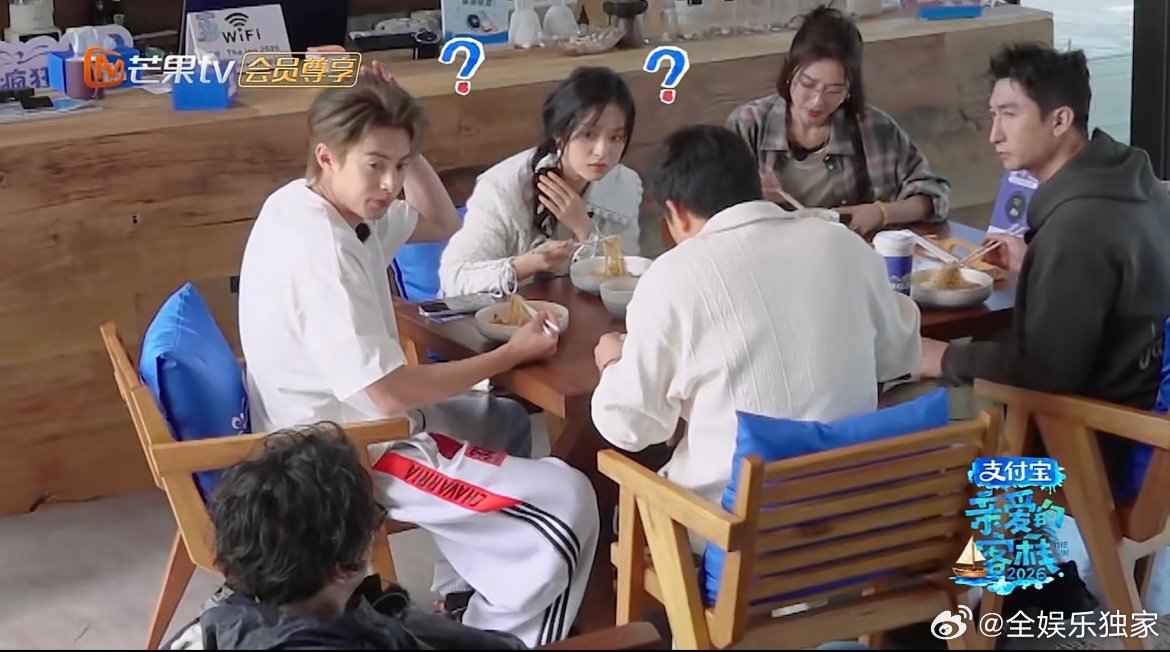 王传君带头嗑沈月徐志胜王传君怎么乱嗑cp 嗑CP从不藏着掖着，对着沈月和徐志胜直