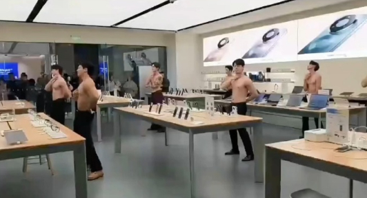 华为门店回应请半裸男模跳舞 商场已经盖章声明了是商场行为，还有那么多人说是华为门