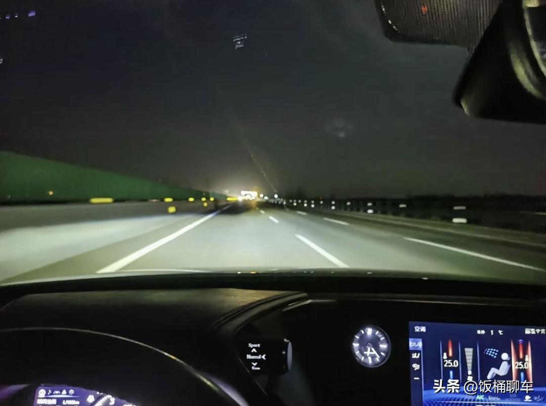 一说雷克萨斯ES200动力肉，一堆人就不爱听了，就开始说你有车吗？飞机不肉你开飞