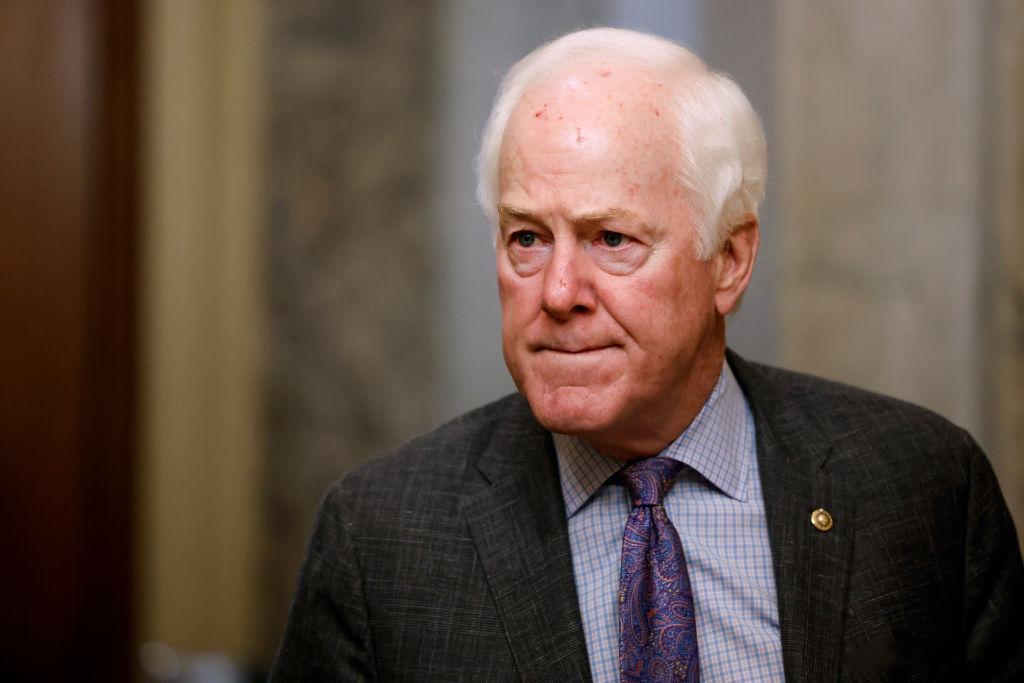 一个原本稳固的、德州的、共和党参议院席位、突然变得岌岌可危共和党人、正努力保住其